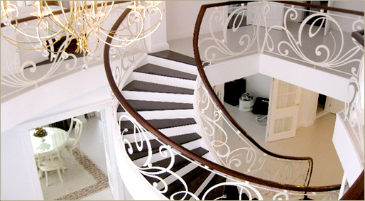 Лестница модерн с консольными ступенями