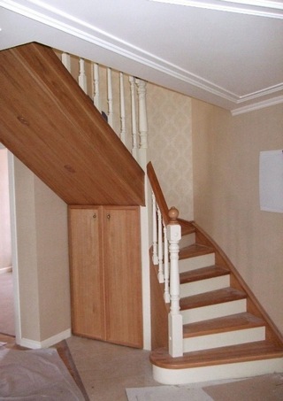 Дубовая лестница установленая в квартире